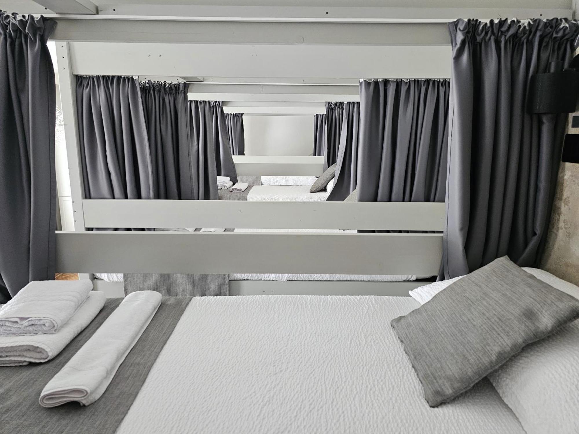 The Host Hostel Parma Luaran gambar