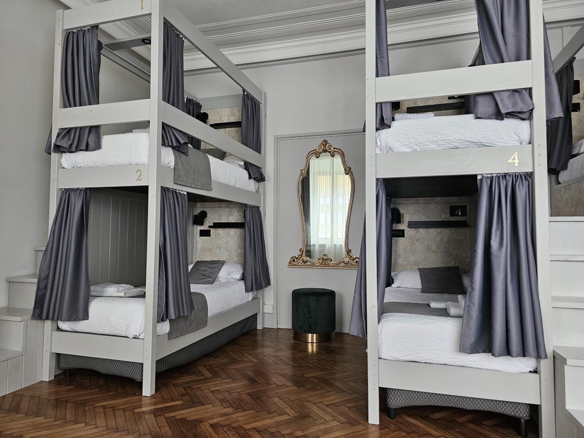The Host Hostel Parma Luaran gambar