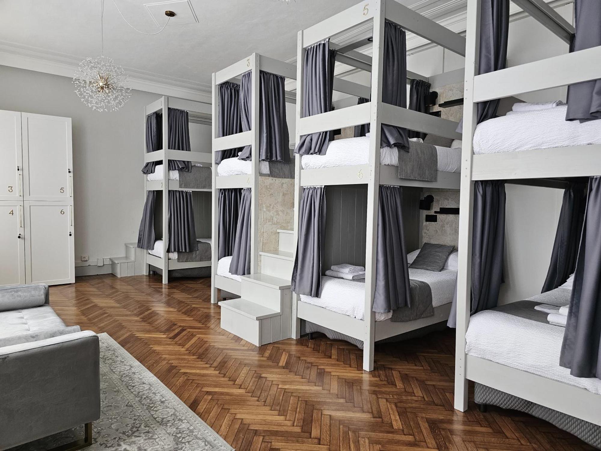 The Host Hostel Parma Luaran gambar