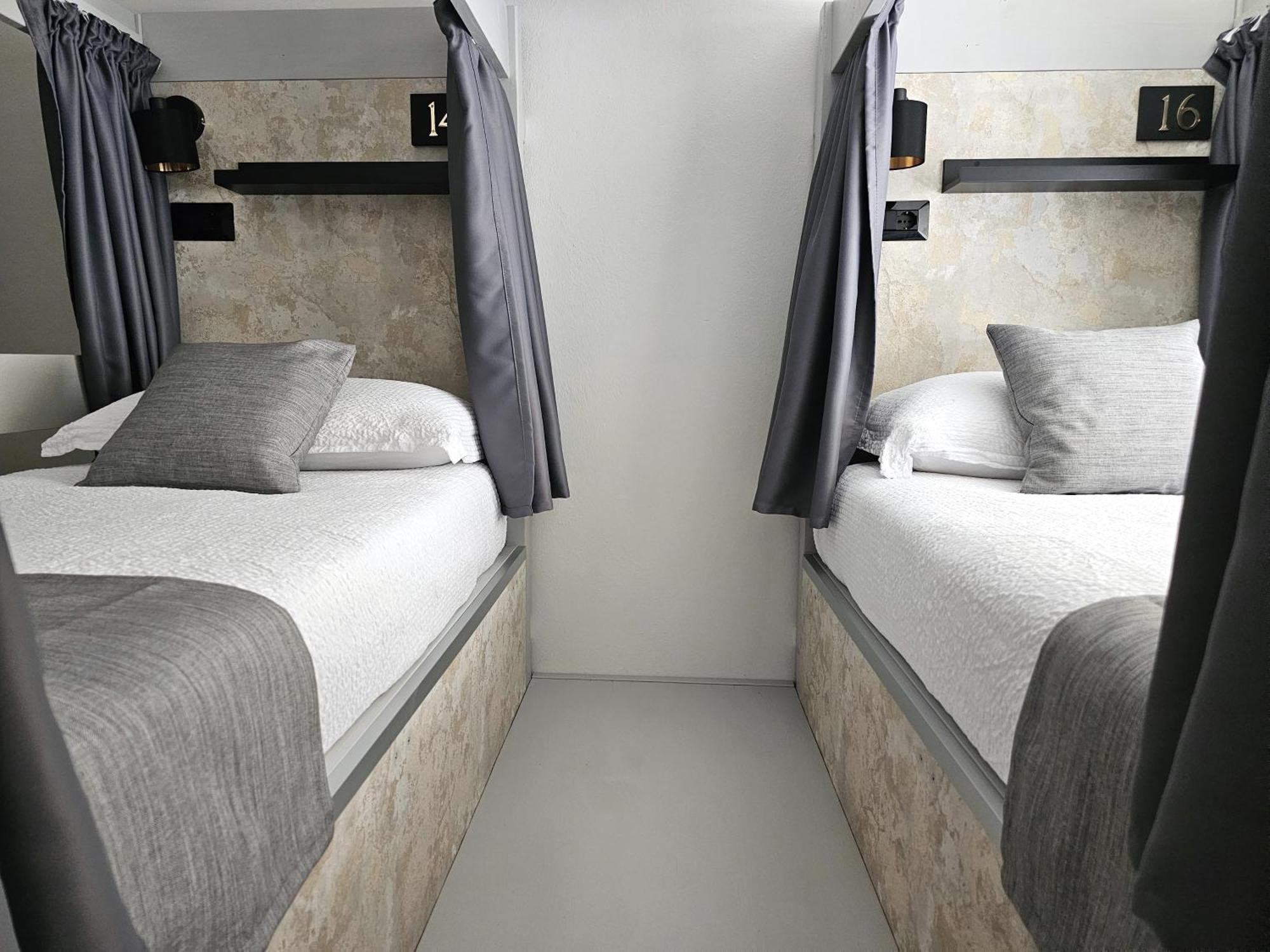 The Host Hostel Parma Luaran gambar